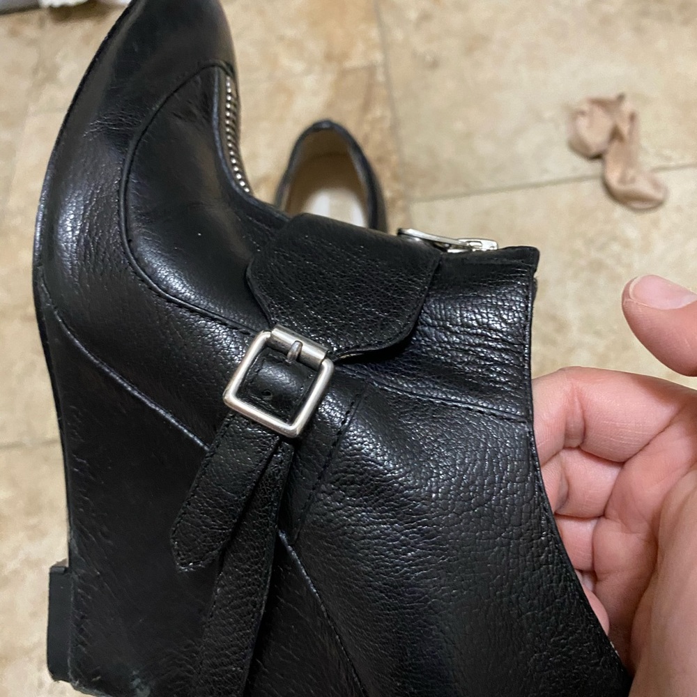 Shoes - Picture 2 of 3